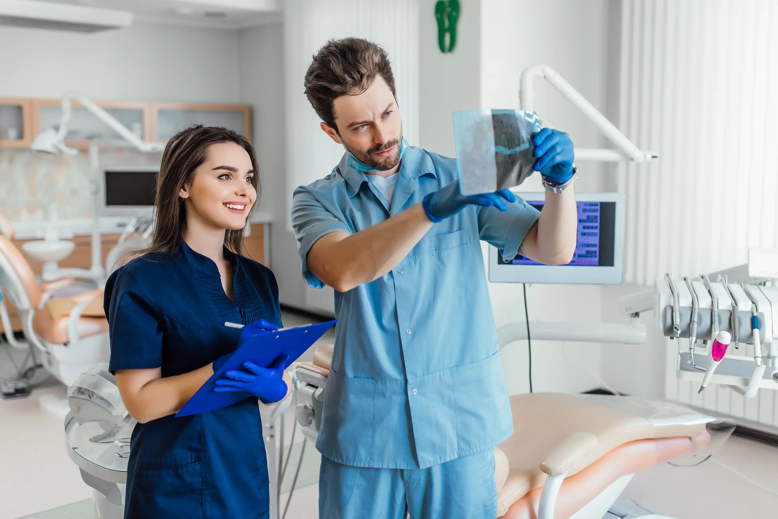 La importancia de las revisiones dentales periódicas para prevenir problemas bucales mayores